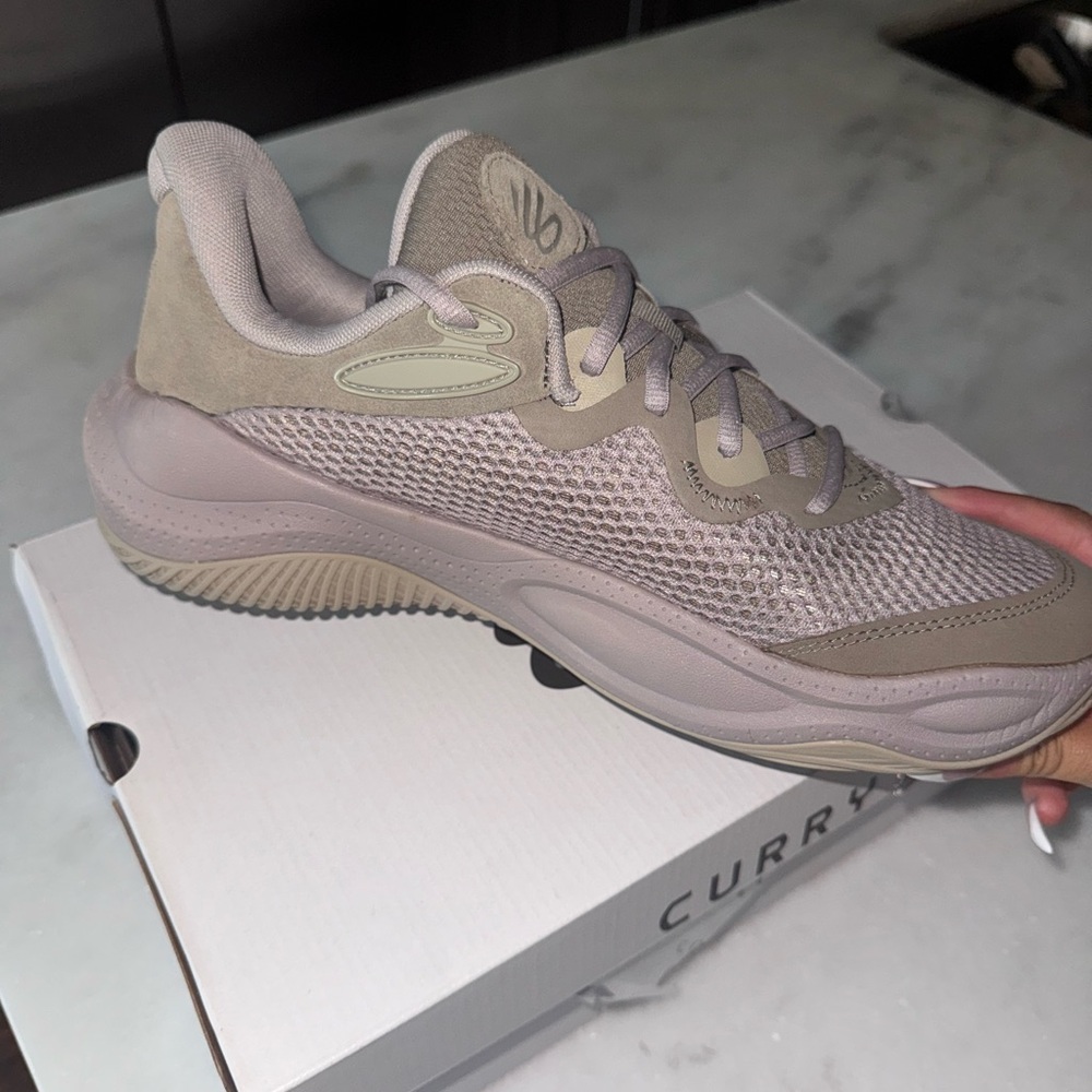 Under Armour Curry Splash 24 SDE Sneakers in Taupe